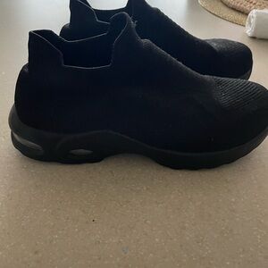 Black Slip-On Work Shoes Composite/Steel toed Women's Sneakers